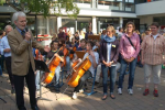 Schulleiter Thomas Mausbach bedankt sich stellvertrend für alle Helfer bei den Organisatoren des Sommerfestes Frau Werb, Frau Pfeifer, Frau Stolze und bei Frau Kaiser und Herrn Czudai, die nicht kommen konnten